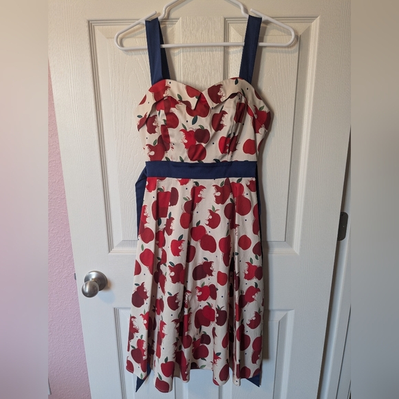 Snow White and the 7 Dwarves dress by Disney's The Dress Shop XS - Picture 1 of 10